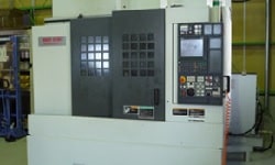 アルミ簡易金型の製作で
使用するマシニングセンタ